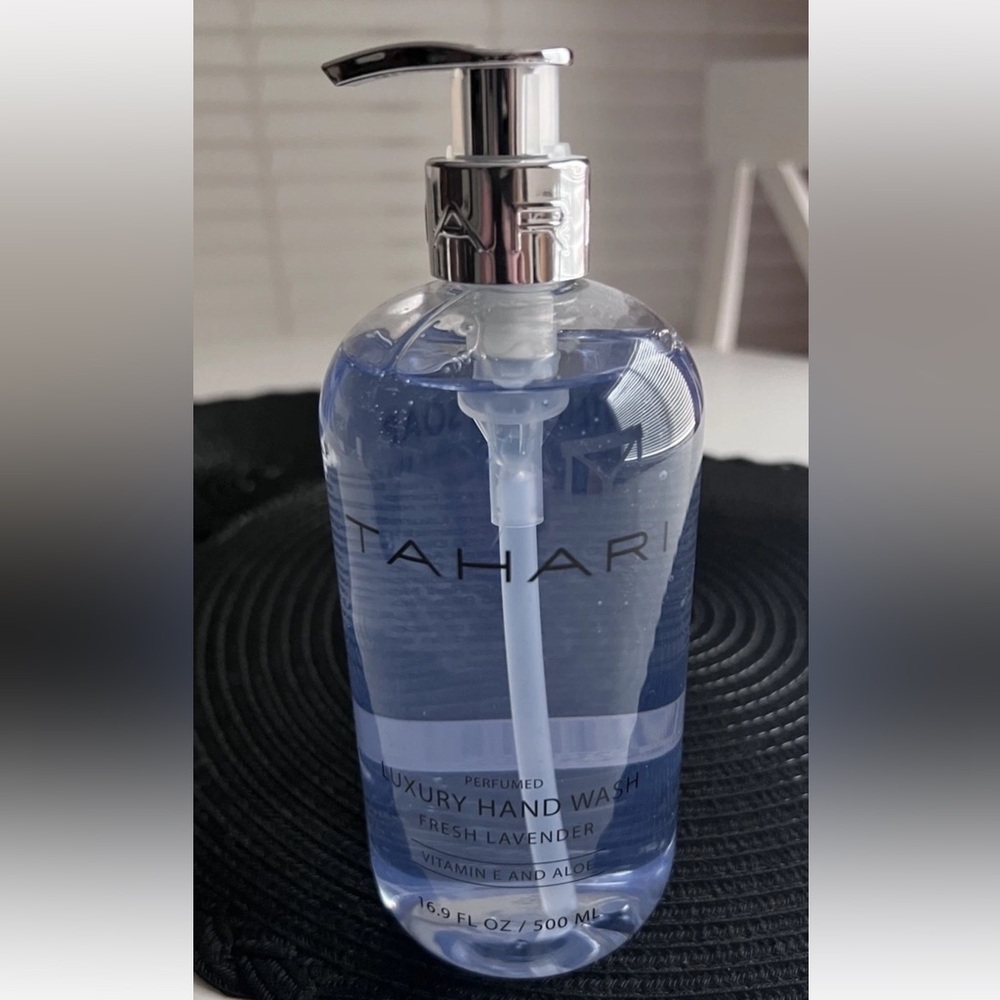 TAHARI lavender Vit E & Aloe Luxury Hand Wash Soap 16.9 Fl Oz